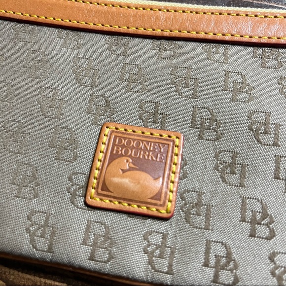 Dooney & Bourke wristlet - Picture 3 of 7